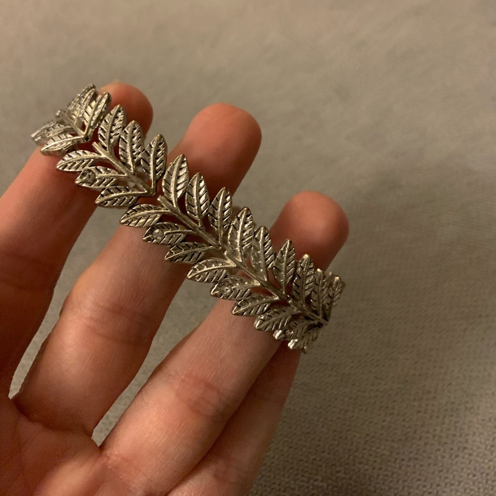 Leaf bracelet